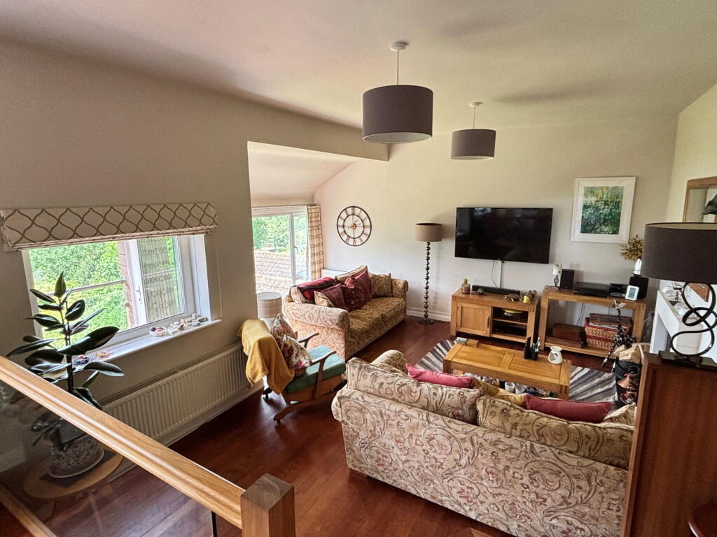 House in West Malvern - More