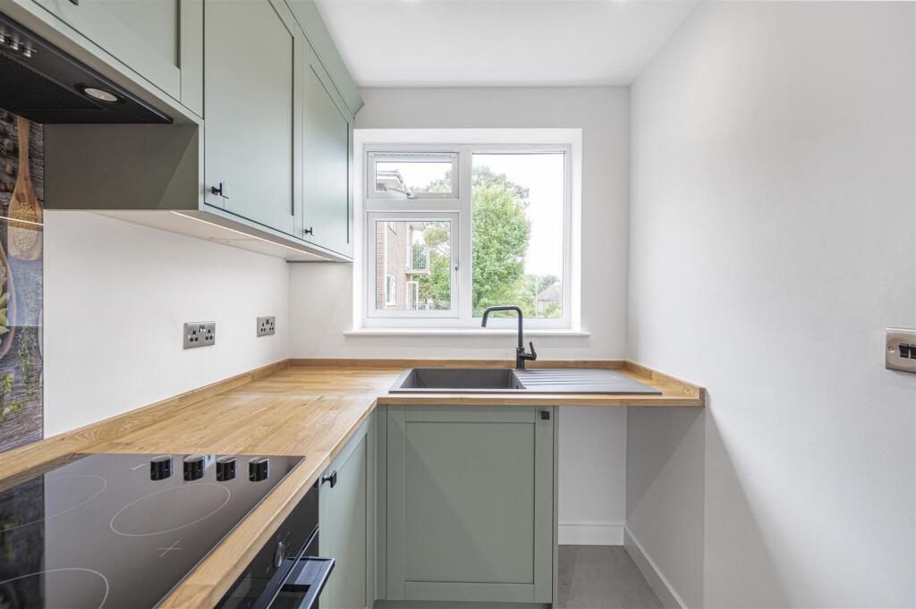Apartment in Brighton - View 4