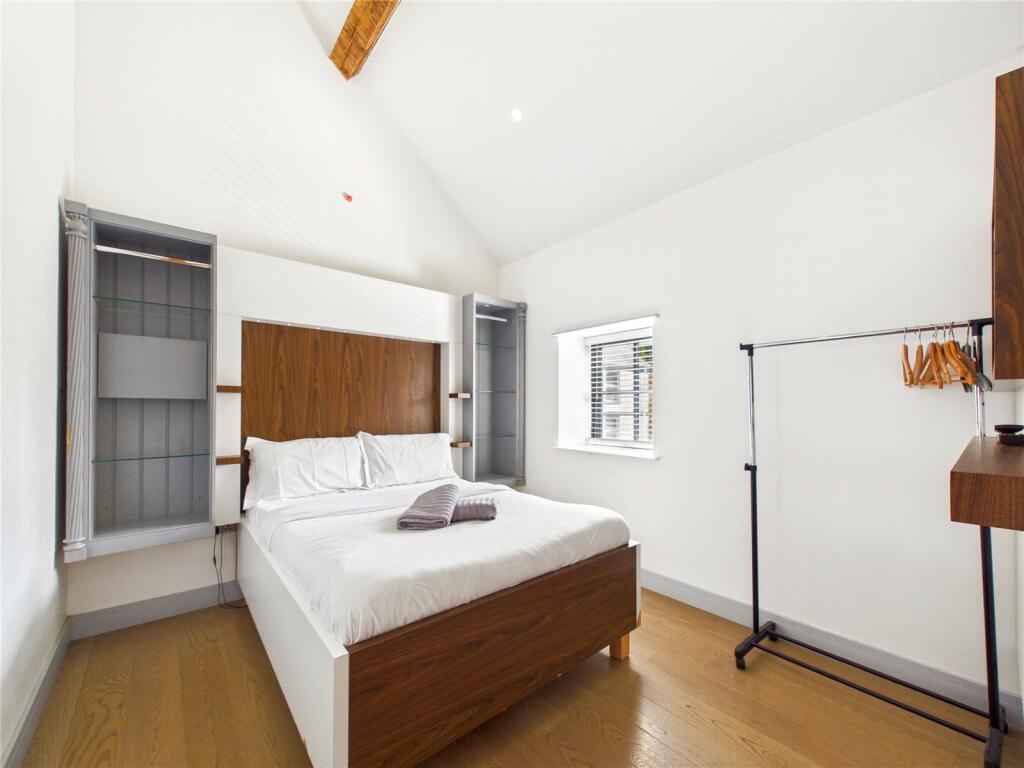 House in Tenby, Pembrokeshire - More