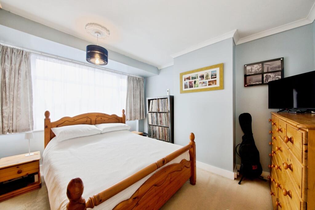 House in Romford - More