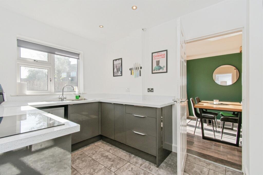 House in Wakefield, Hightown, Cutsyke - View 5