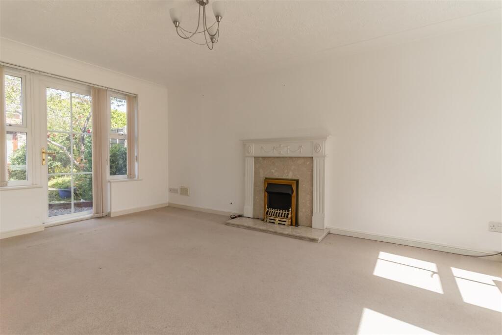 Barkus Close, Southam photo 4