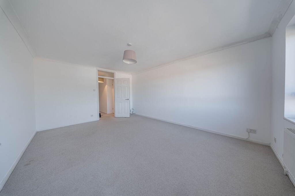 Apartment in Redhill - View 4