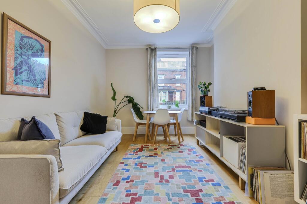 House in Leeds, West Yorkshire - View 5