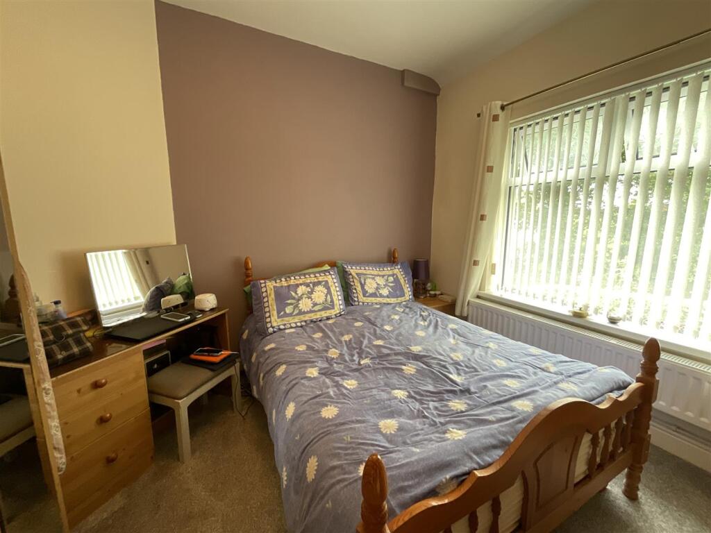 House in Glanamman, Cwmamman - More