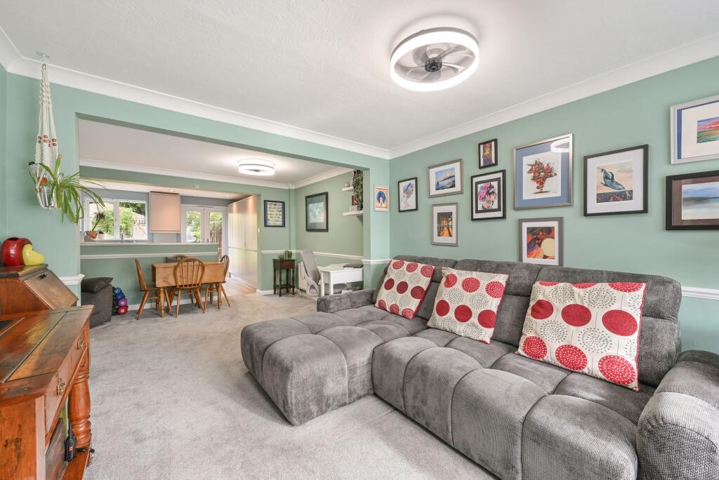 Fleetwood Close, Tadworth, KT20 photo 2