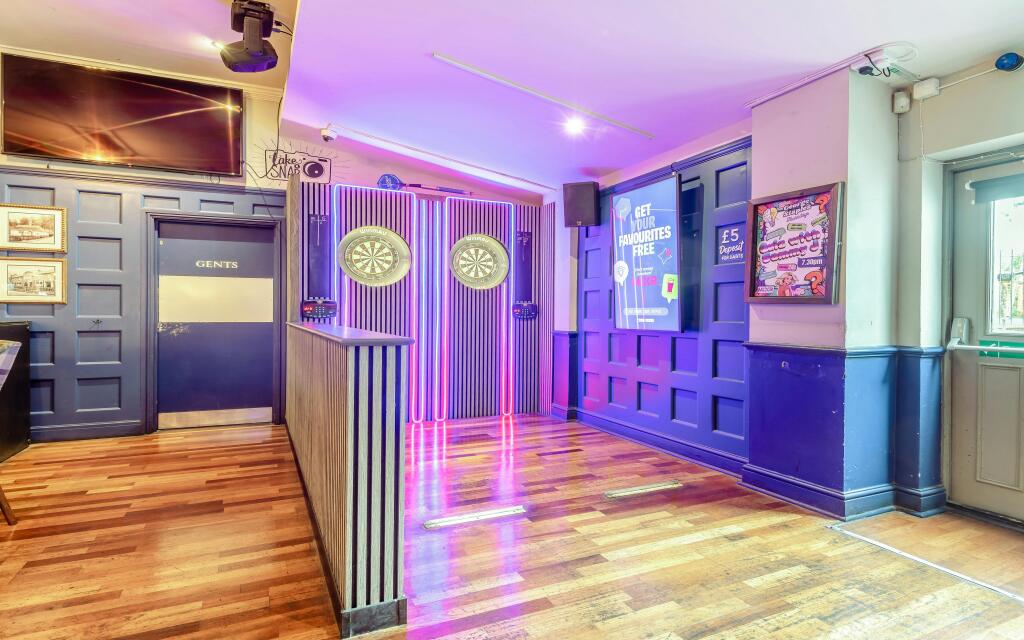8702582-interior10.jpg