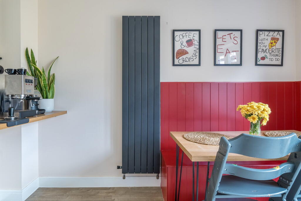 House in Swindon, Melksham Without - More