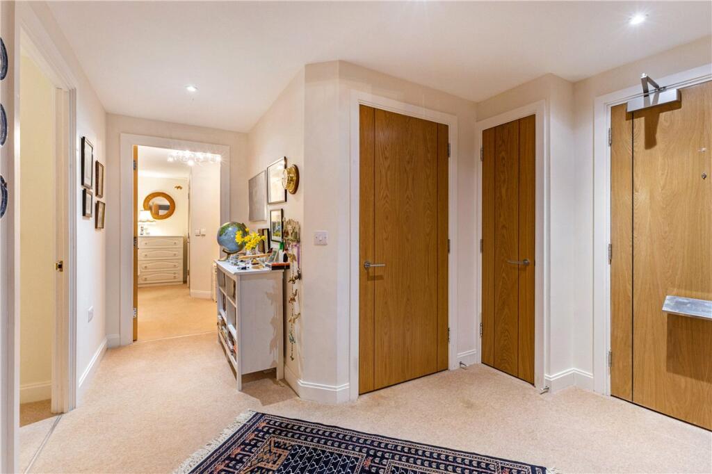 Apartment in Swindon - More