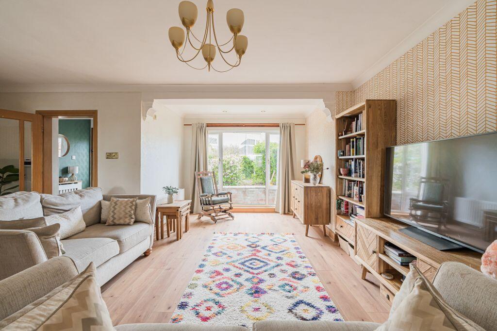 Main image of property: 11 Dundas Place, Kirkliston, EH29 9BJ