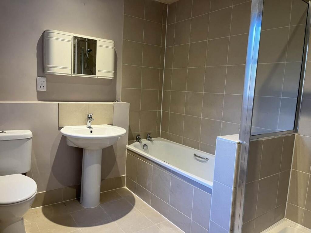 Apartment in Tunbridge Wells, Kent - More