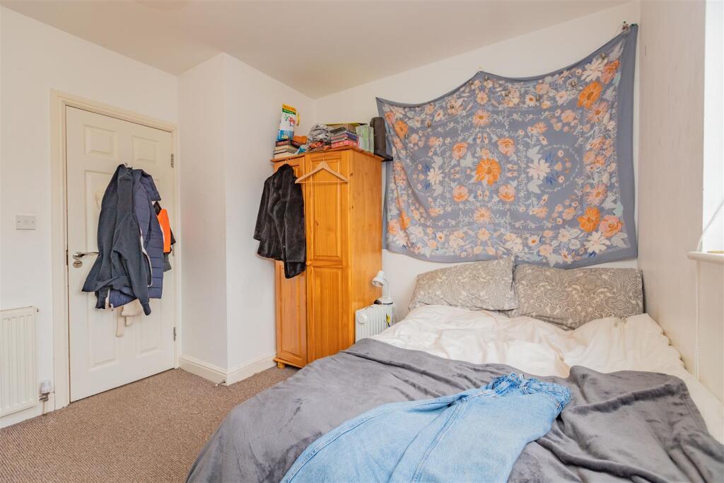 6 bedroom house for rent