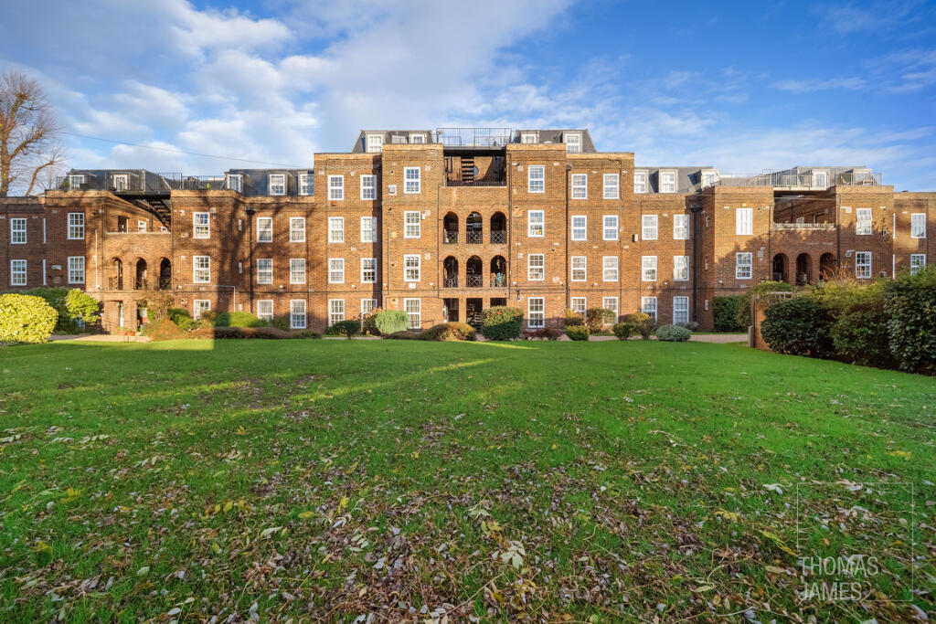 3-bed flat on High Street, Southgate, N14, £500,000