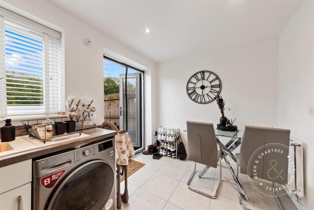 House in Cardiff, Creigiau, Pentyrch - More