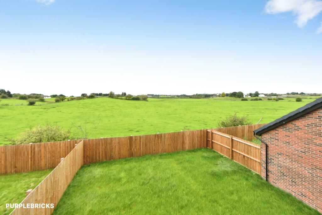House in Oldham - View 4