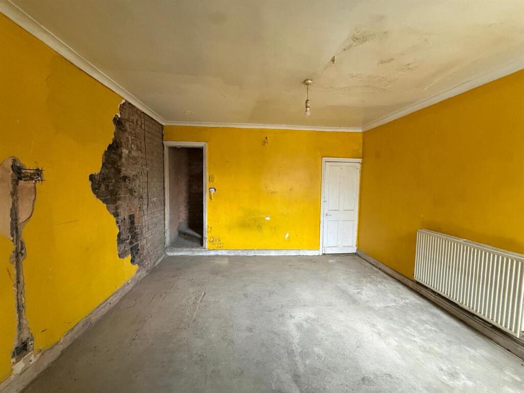 House in Bradford, Swain Green - View 2