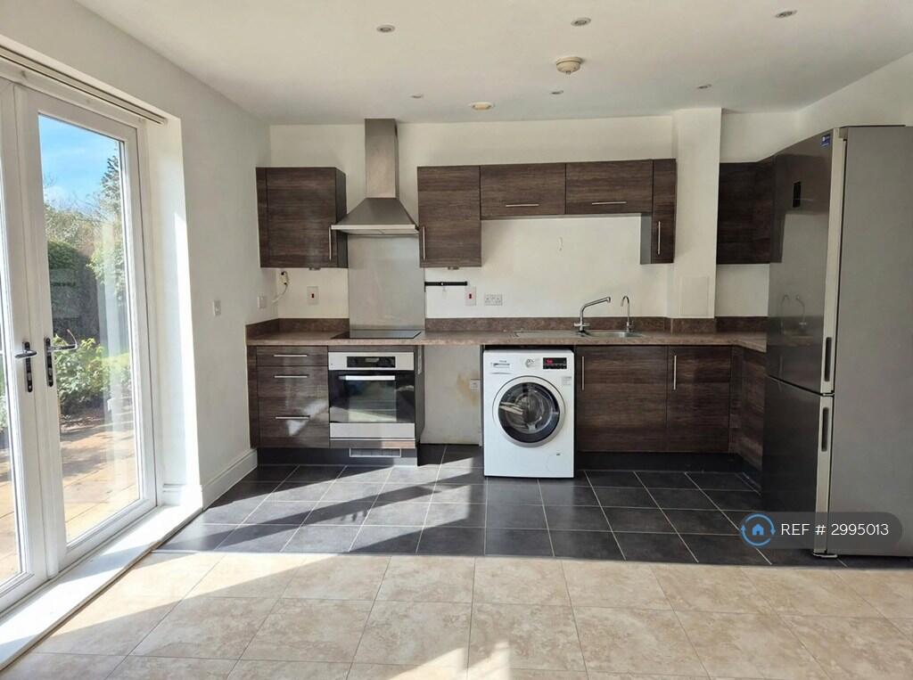 Main image of property: Mayfair Court, Hounslow, TW5