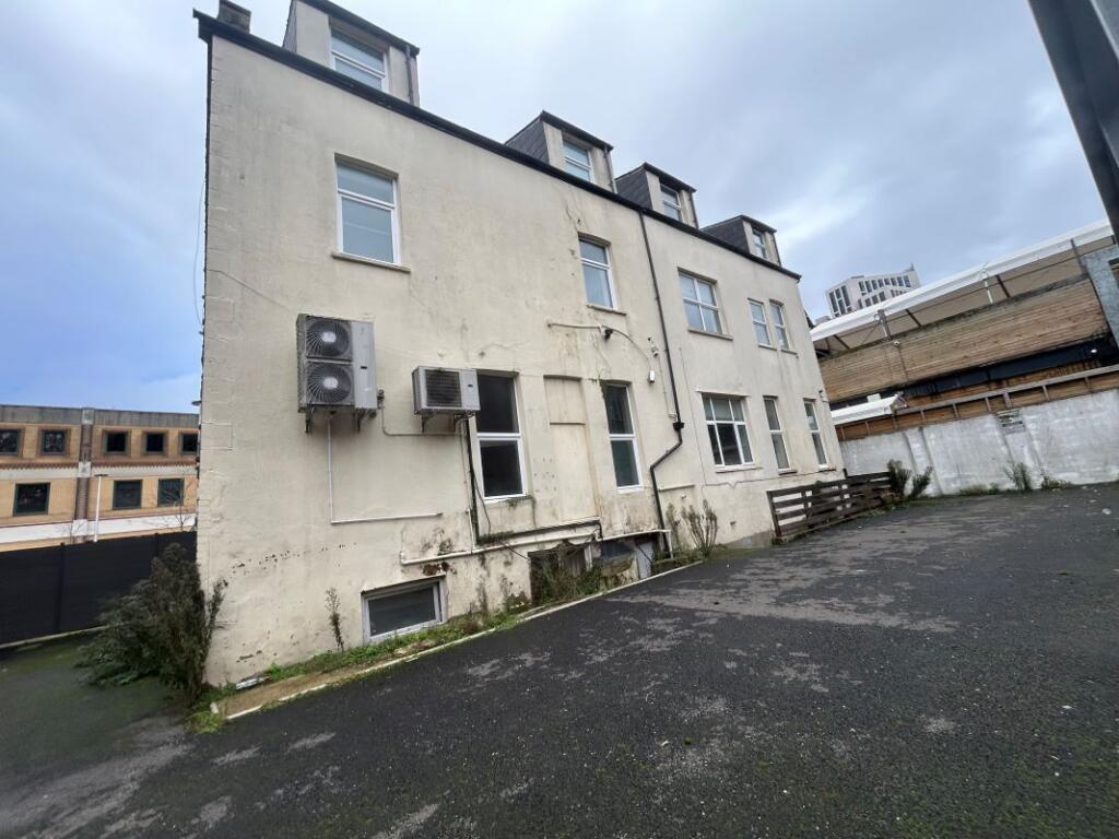 House in Cardiff, Crockherbtown, Castle - View 5