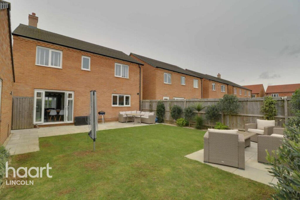 House in Lincoln - View 2