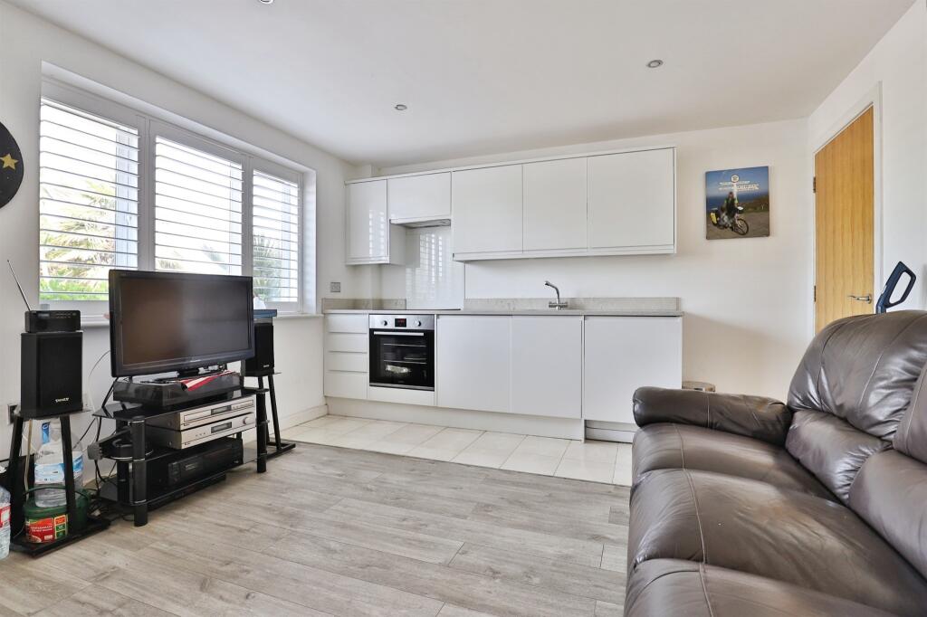 Waterloo Road, Poole photo 4