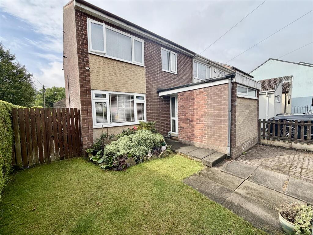 House in Holmfirth, Helme, Meltham - More