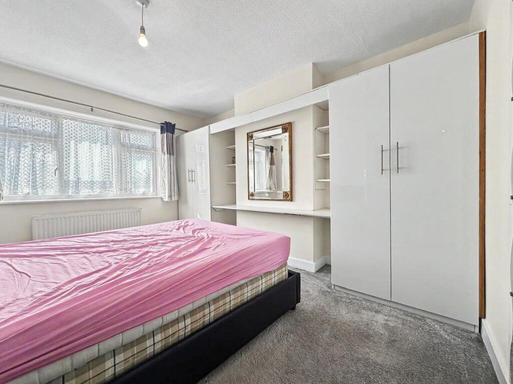 Apartment in London, Kingsbury - More