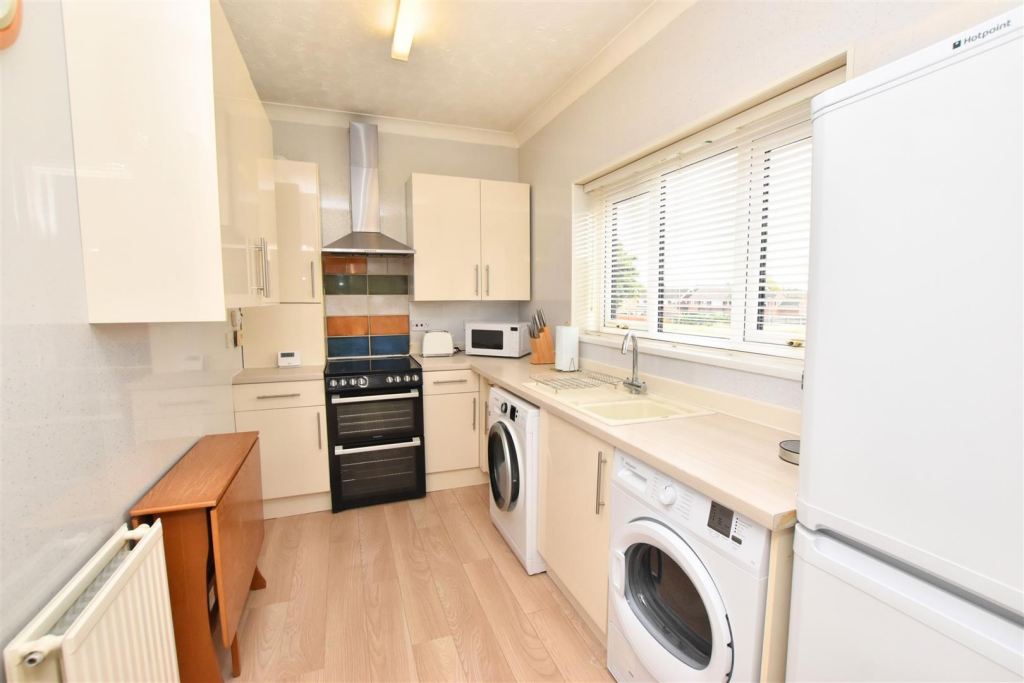 Lilac Court, Scartho Grimsby photo 4