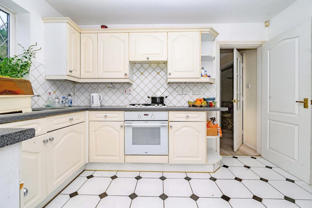 House in Luton - More
