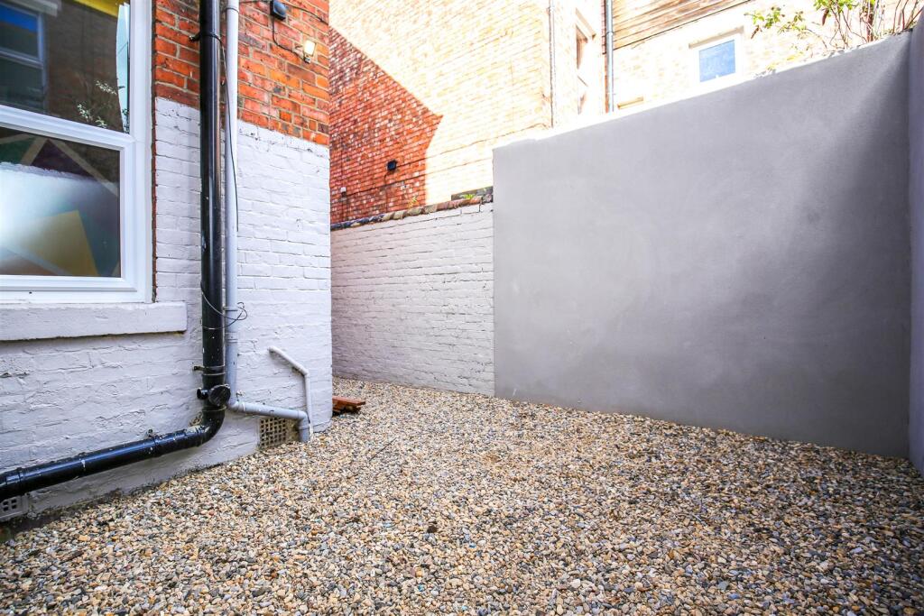 House in Newcastle upon Tyne - More