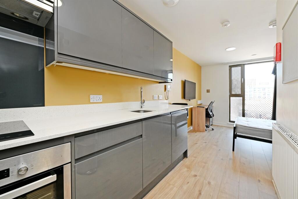 Apartment in Sheffield - View 3