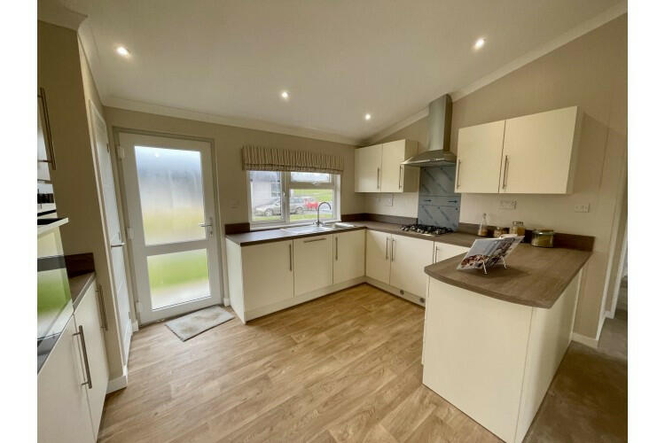 2-bed caravan on Tewkesbury, Gloucestershire, GL20, £270,000