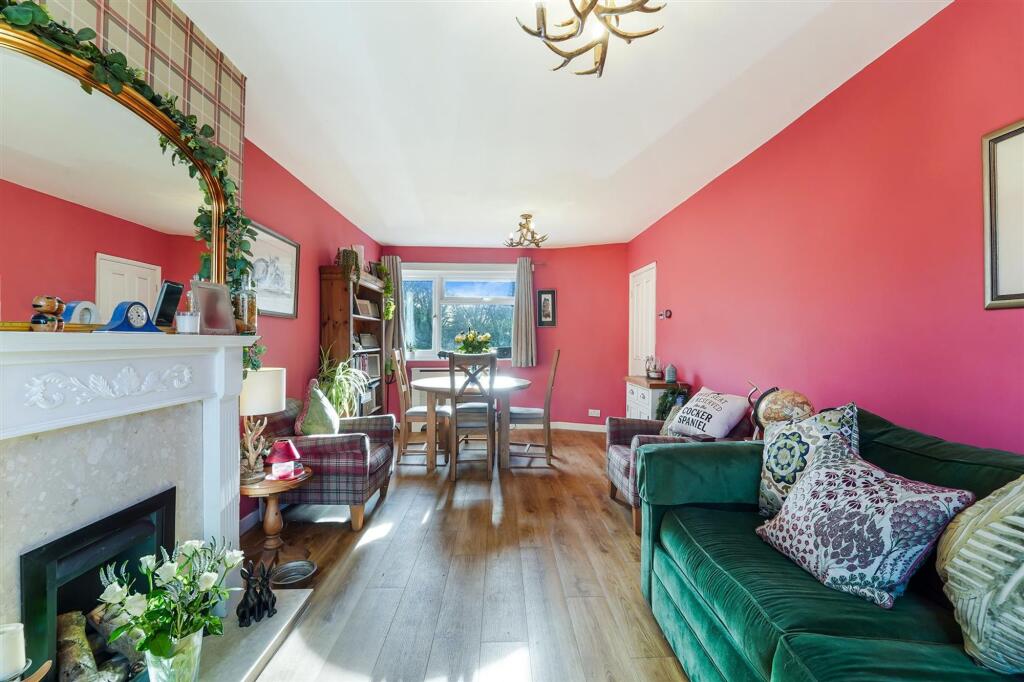 Lewins Road, Epsom, KT18 photo 3