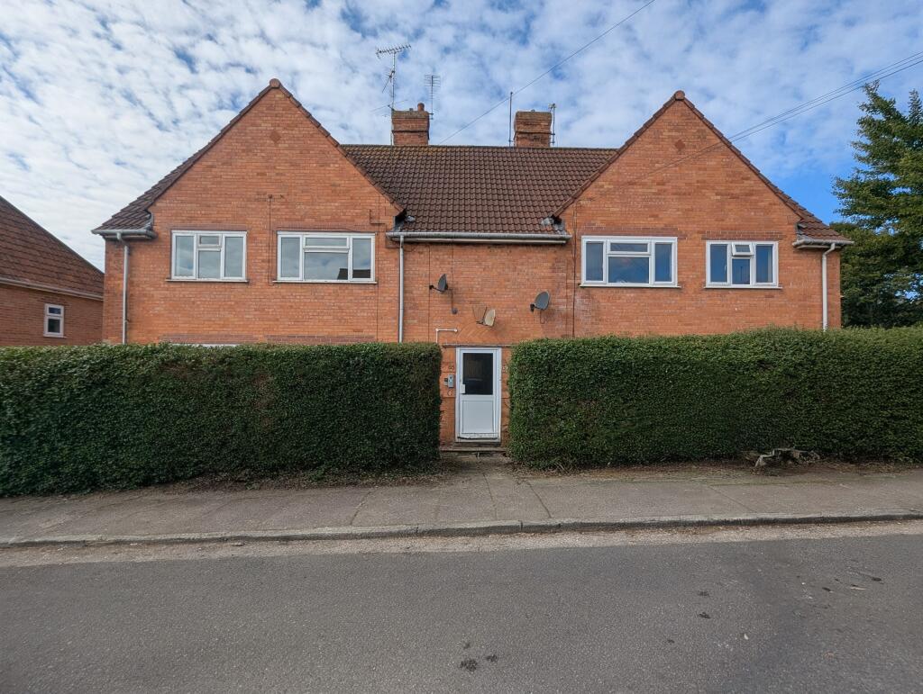 1-bed flat on 65 Westfield Road, Yeovil, Somerset BA21 3DB, £41,000