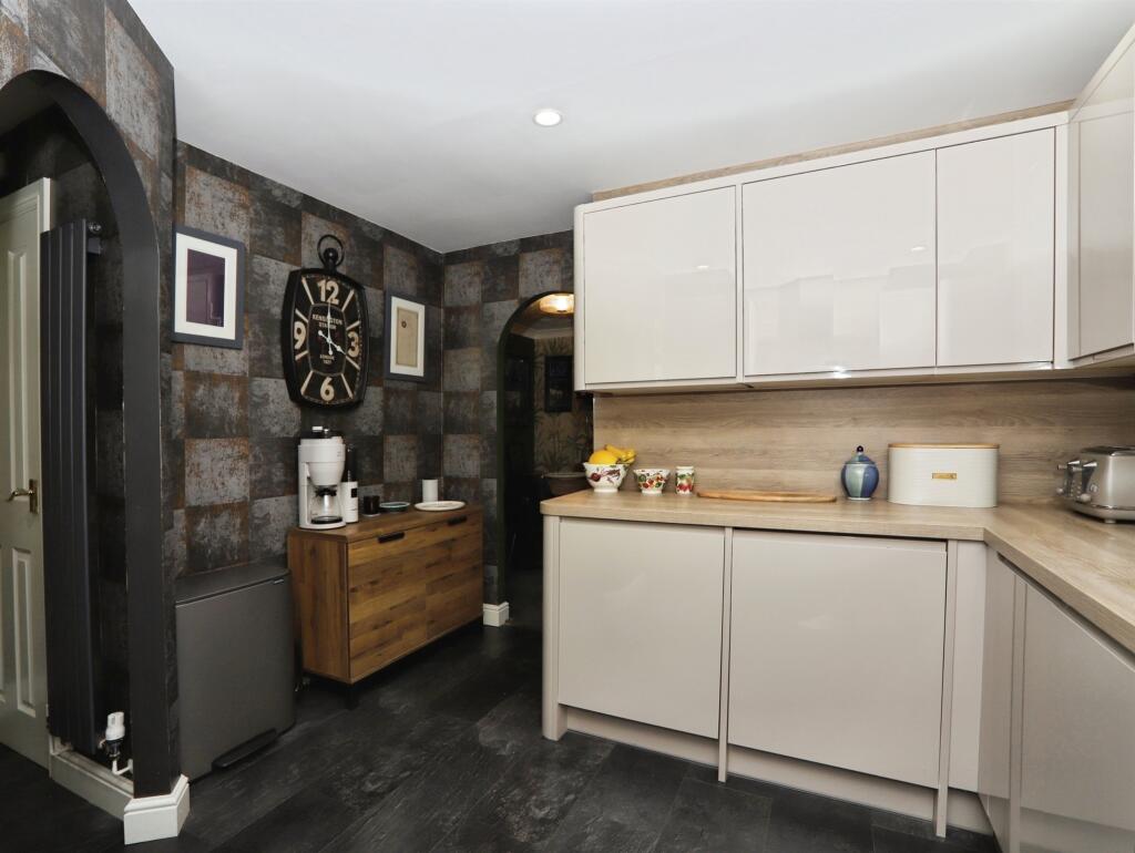 House in Cardiff, Hendredenny, Penyrheol Trecenydd & Energlyn - More