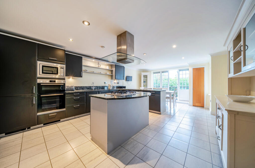 Apartment in Bromley - View 4