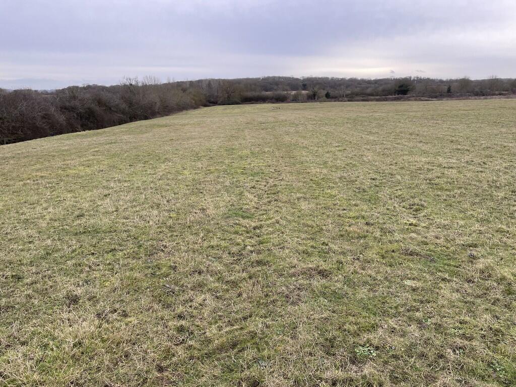 Studio house on Grassland, South side of A47, Wansford, PE8 6NQ, £160,000