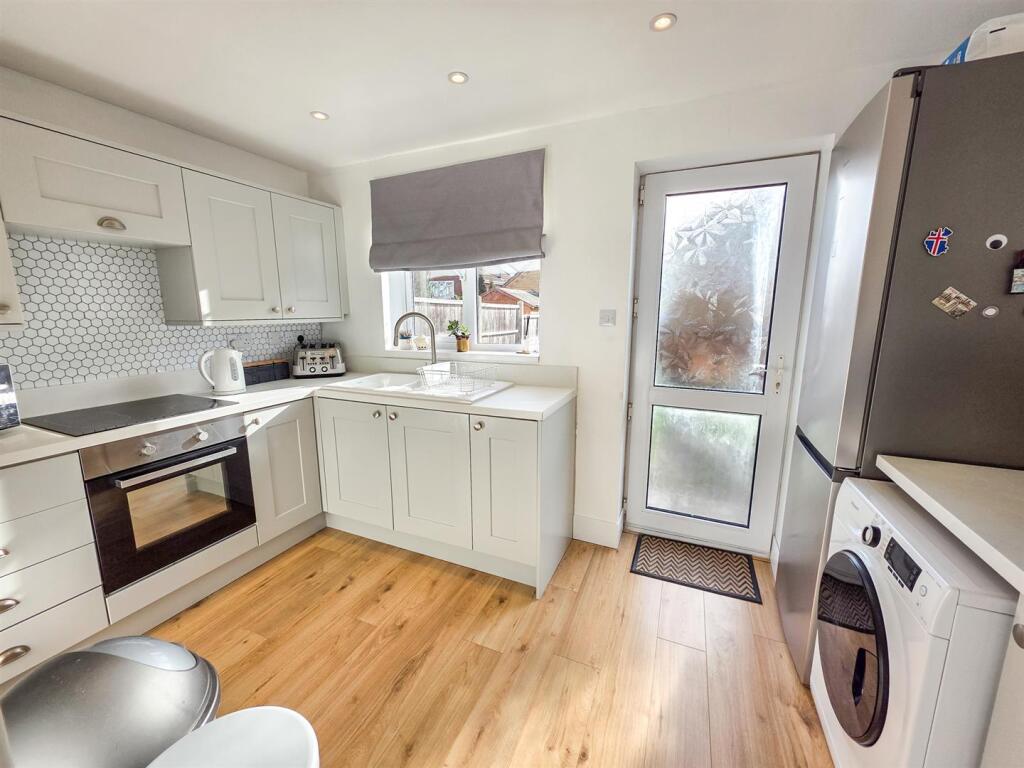 Charnwood Road, Corby photo 3