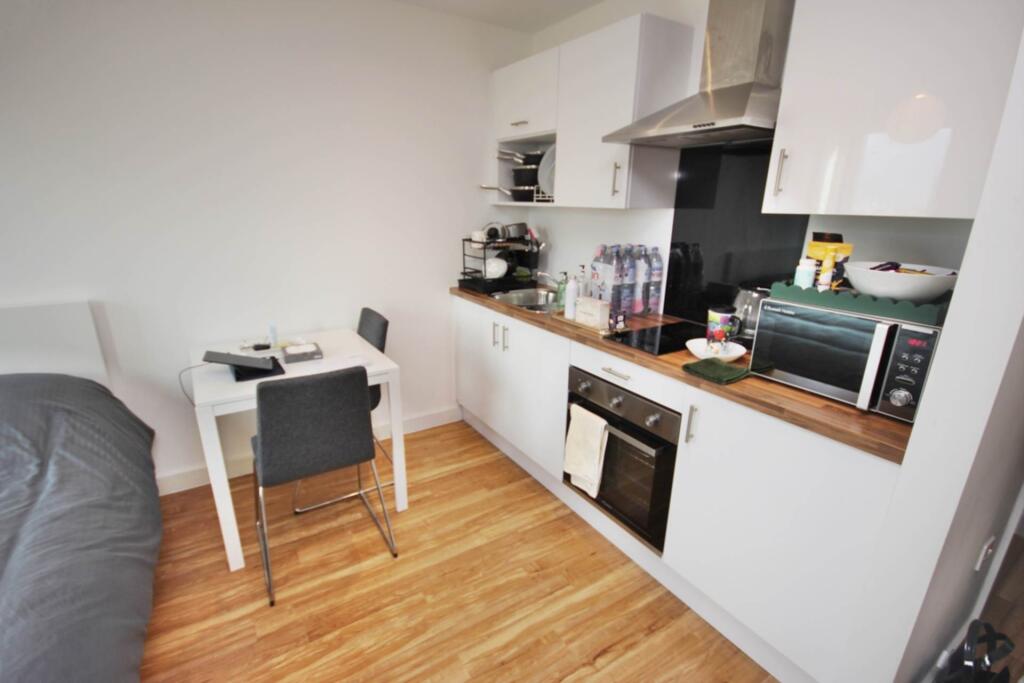 Apartment in Salford, Greater Manchester - View 4