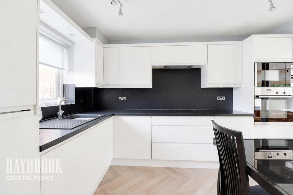 House in Sheffield, Badger Estate, Woodhouse - View 5