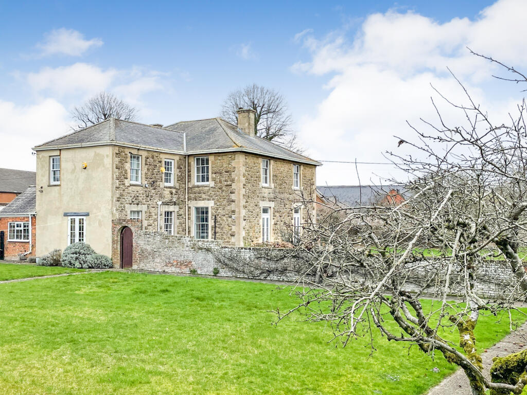 5-bed detached on Highworth, Swindon, SN6, £1,000,000