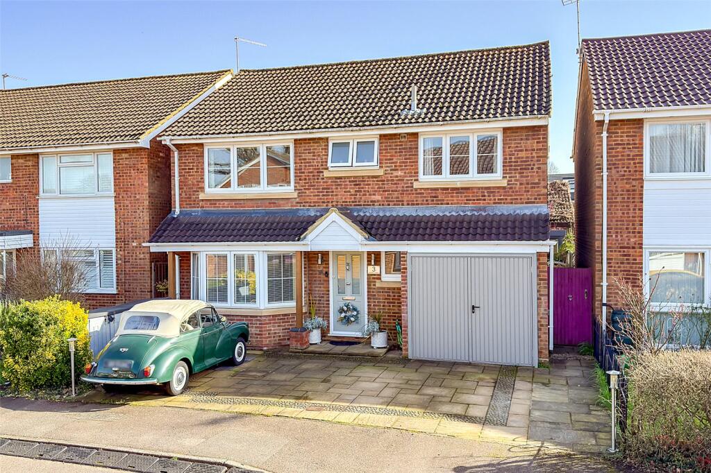 4-bed detached on Bridle Close, St. Albans, Hertfordshire, AL3, £995,000
