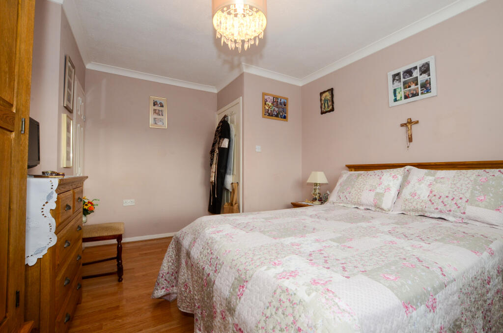 Apartment in Watford - View 5