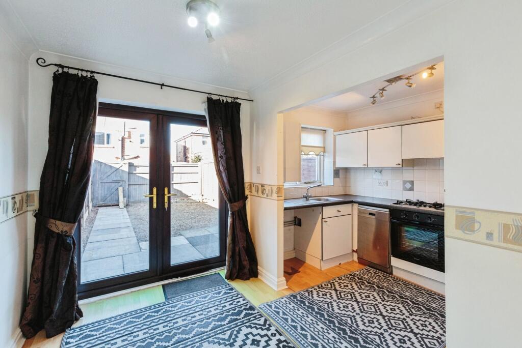 Thornhill Close, Blackpool, Lancashire, FY4 photo 3