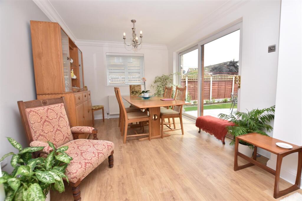 Gafzelle Drive, Canvey Island photo 3