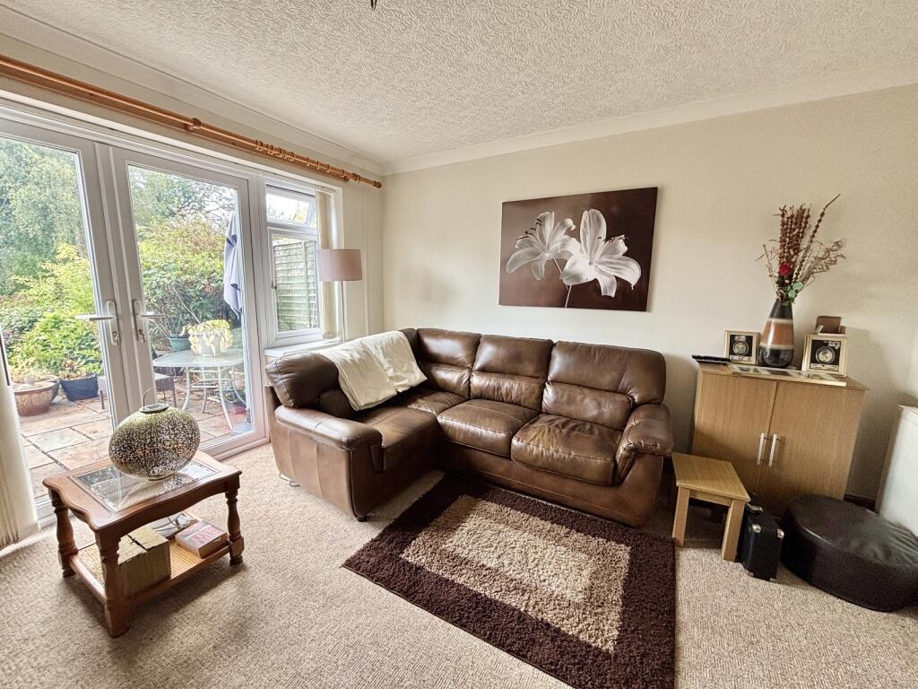 House in Pontardawe, Neath Port Talbot - More