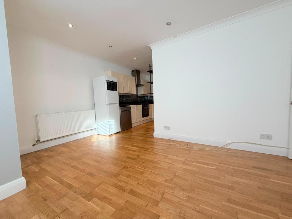 Apartment in Hove, Aldrington - View 4
