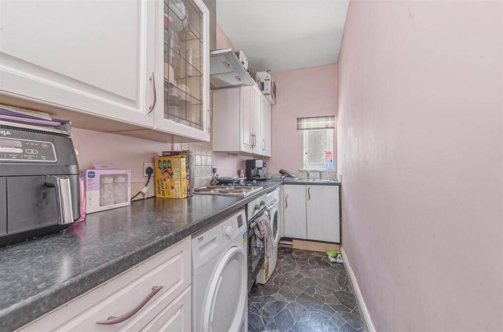 House in Calderdale, Hove Edge - More