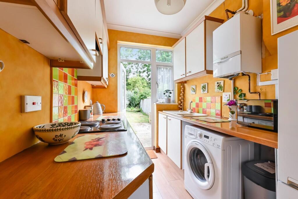 House in Kingston upon Thames - More