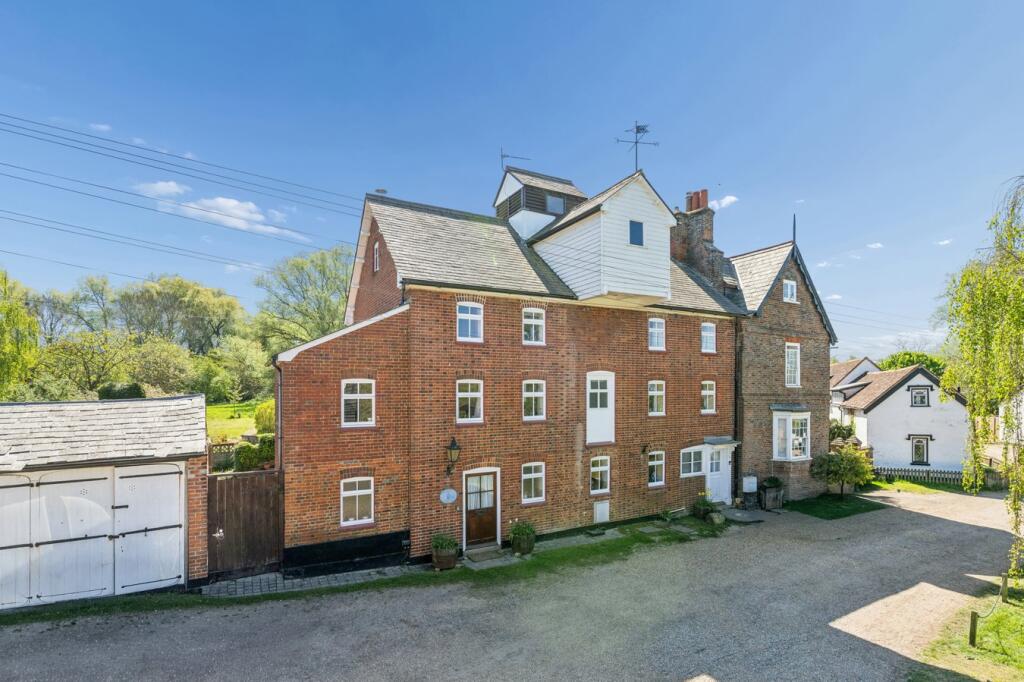 Main image of property: Purwell Lane, Hitchin, SG4