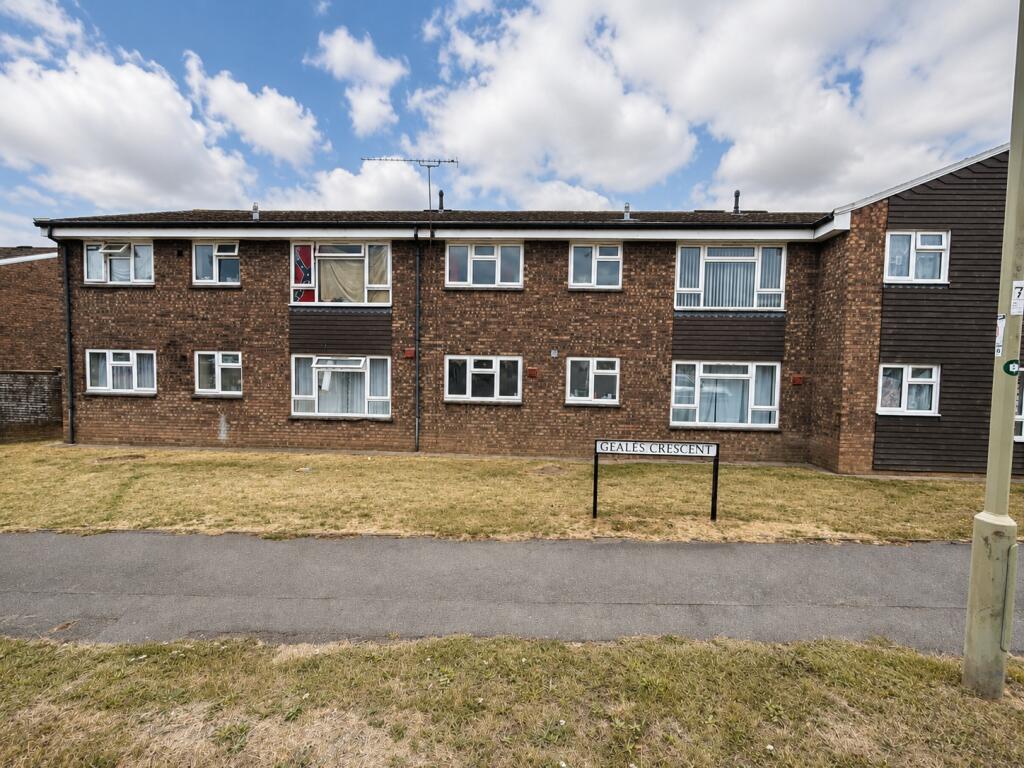2-bed flat on Geales Court, Alton, Hampshire, £165,000